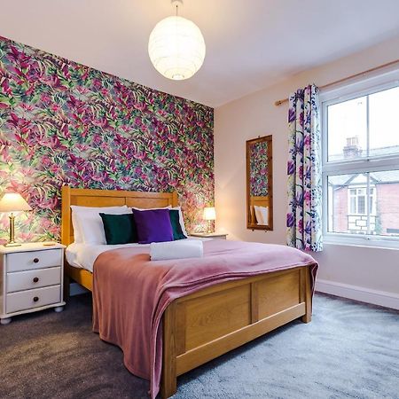 Cosy House With Garden & Parking, Sheffield Villa Buitenkant foto