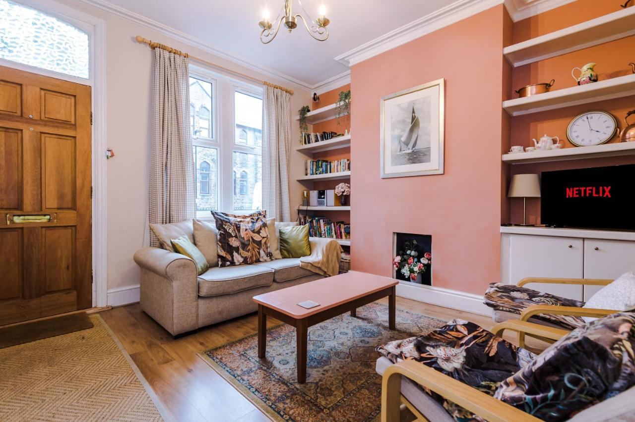 Cosy House With Garden & Parking, Sheffield Villa Buitenkant foto