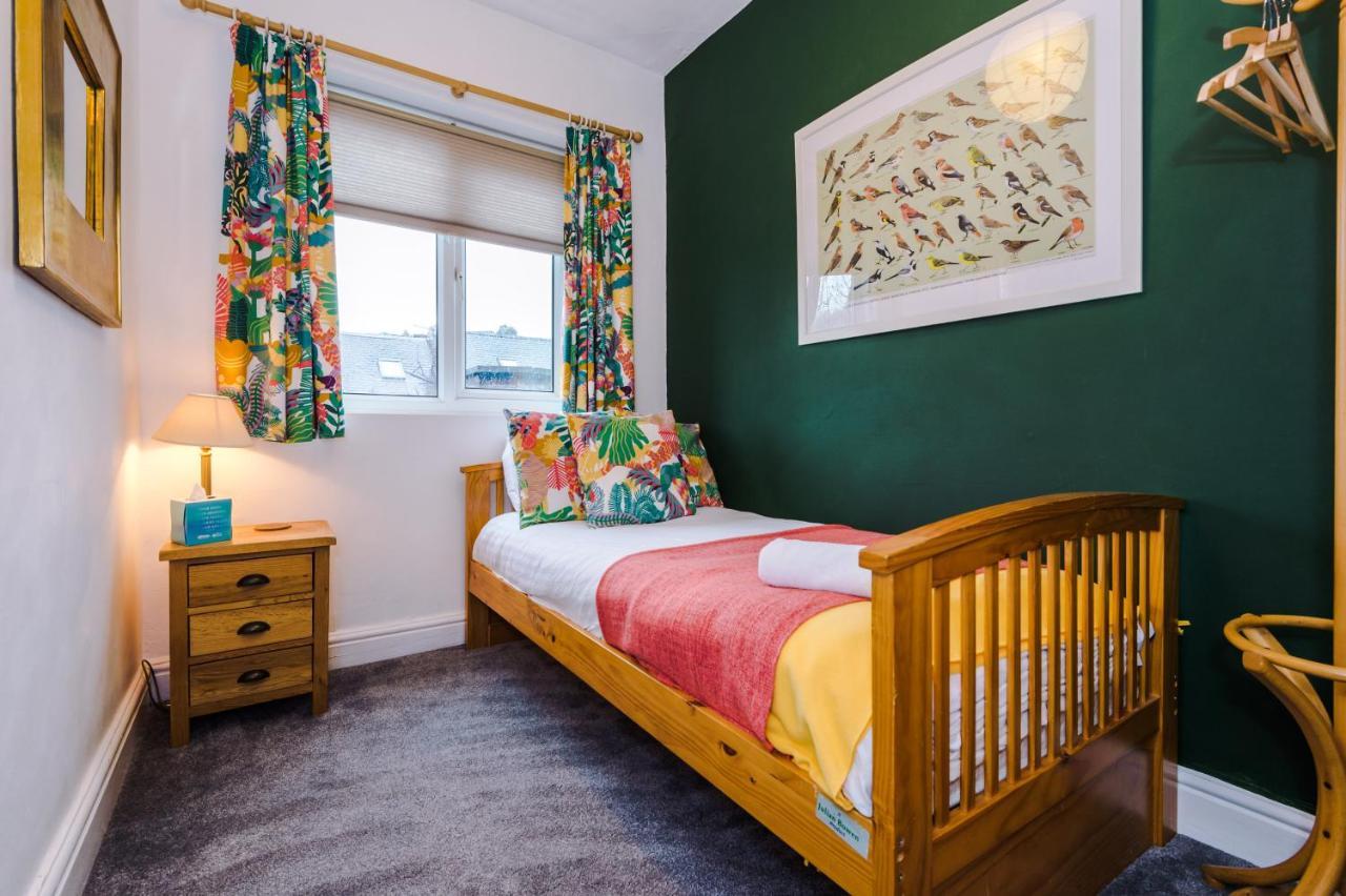 Cosy House With Garden & Parking, Sheffield Villa Buitenkant foto
