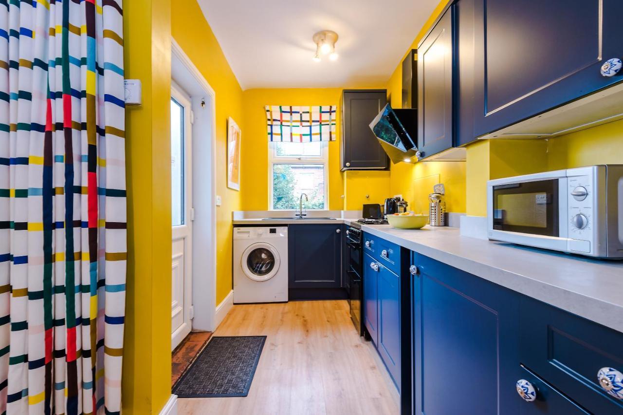 Cosy House With Garden & Parking, Sheffield Villa Buitenkant foto