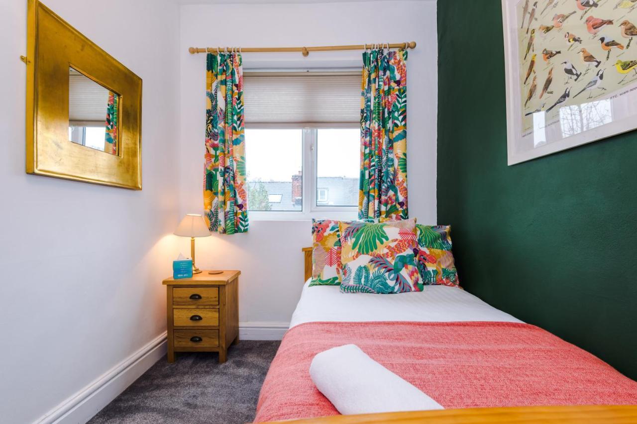 Cosy House With Garden & Parking, Sheffield Villa Buitenkant foto